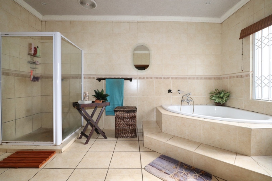 5 Bedroom Property for Sale in Wilkoppies North West